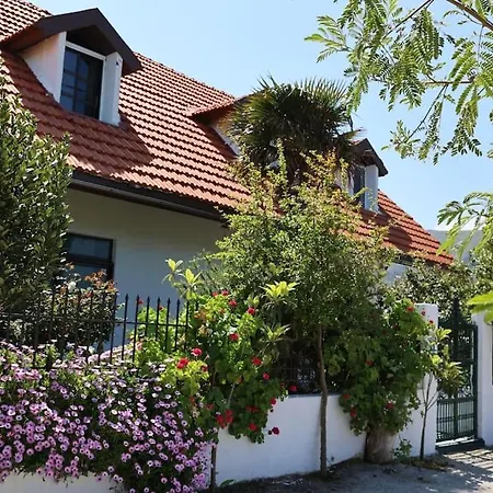 Feriehus Beautiful In Crete Near The Sea - 200sqm